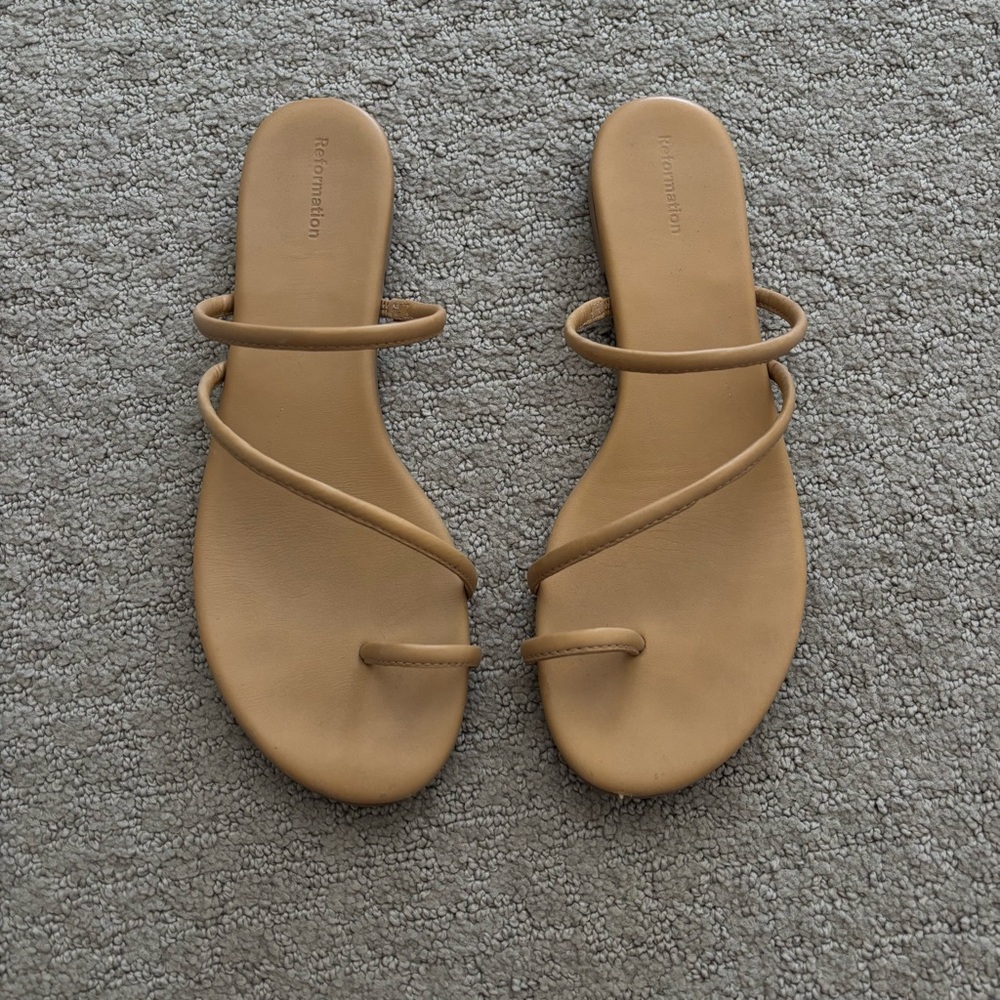 Reformation Ludo Toe Ring Strappy Flat Sandal in Buff - Size 8.5